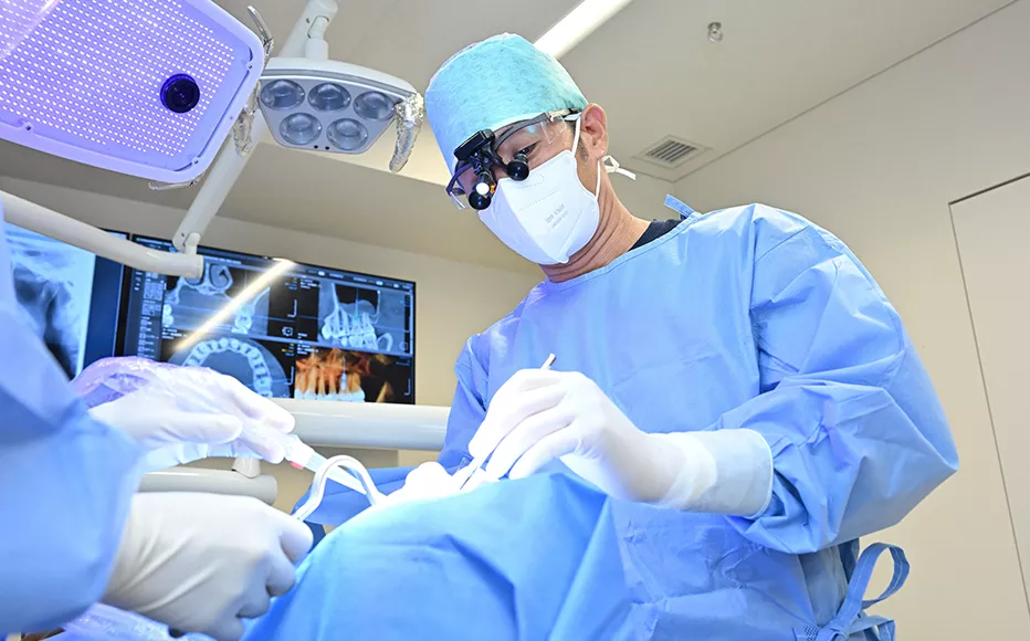 日本口腔外科学会所属の医師が担当